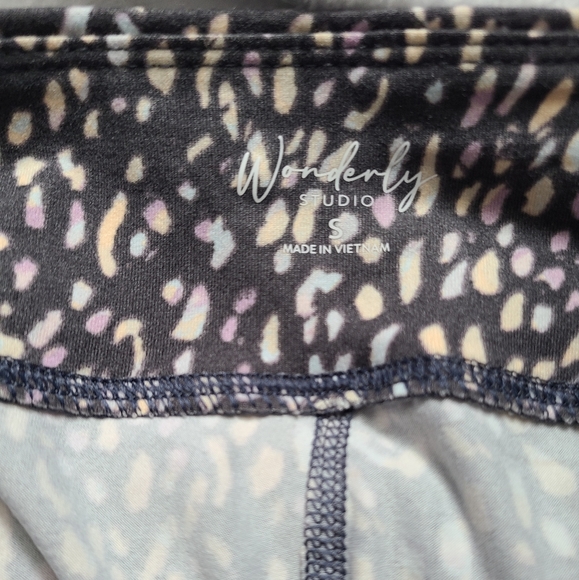 Wonderly Women Leggings NWT - Picture 2 of 3